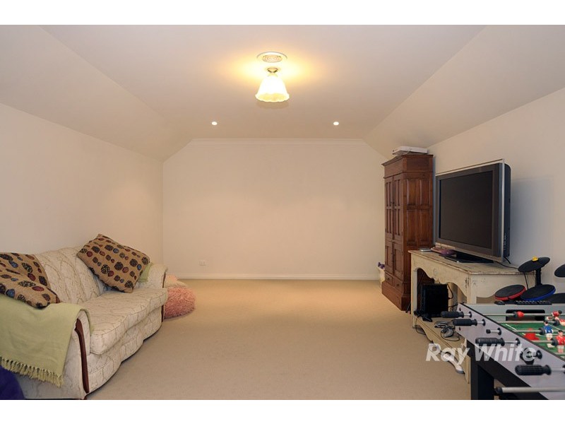 9 McNair Court, Berwick VIC 3806