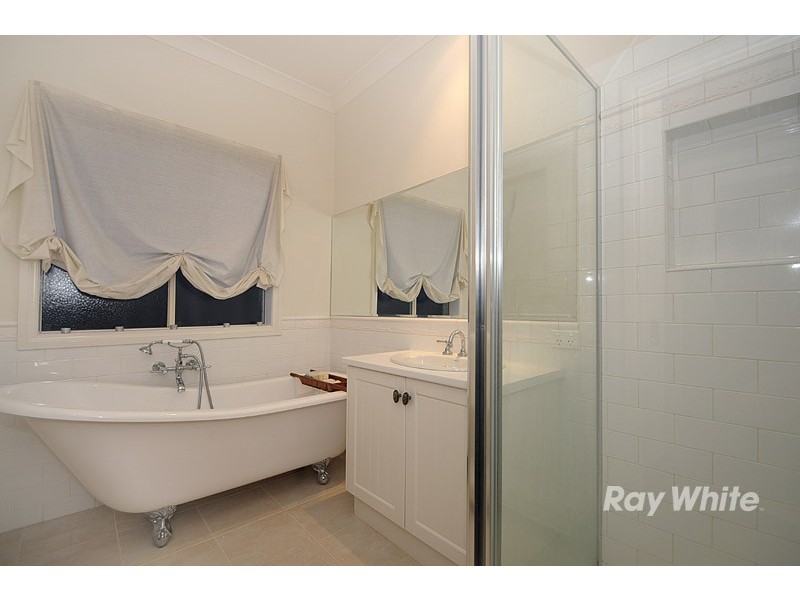 9 McNair Court, Berwick VIC 3806