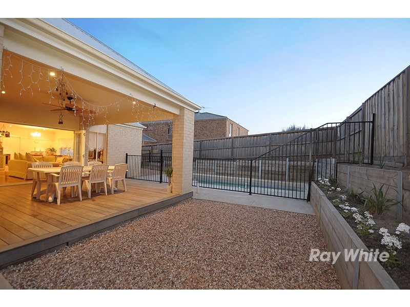 9 McNair Court, Berwick VIC 3806