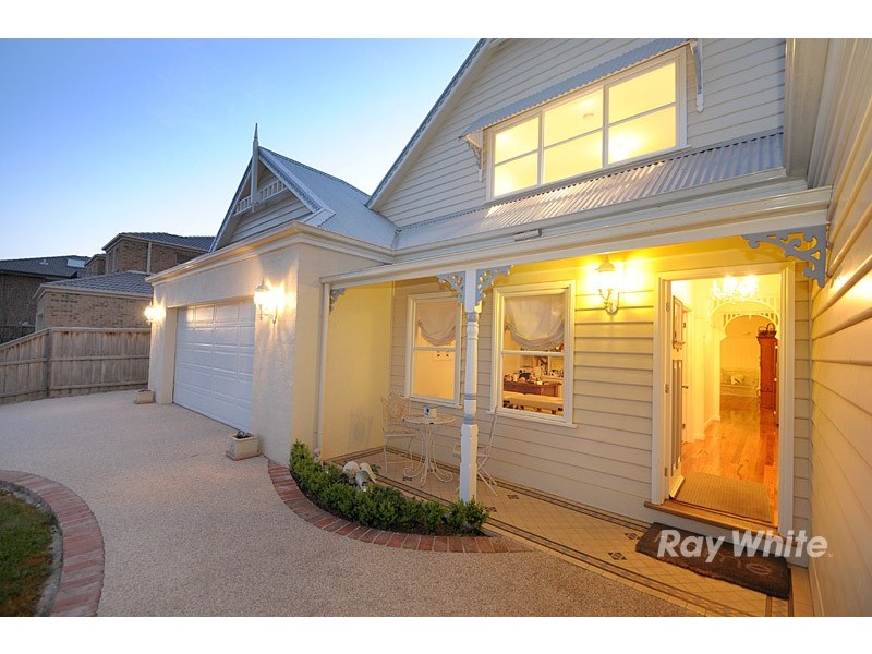 9 McNair Court, Berwick VIC 3806