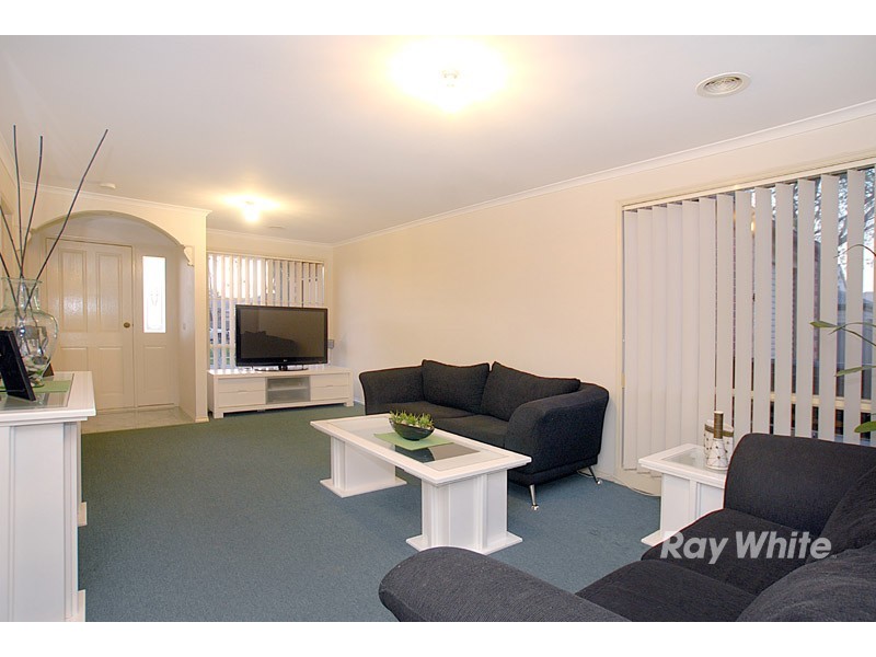 8 Grand Arch Way, Berwick VIC 3806