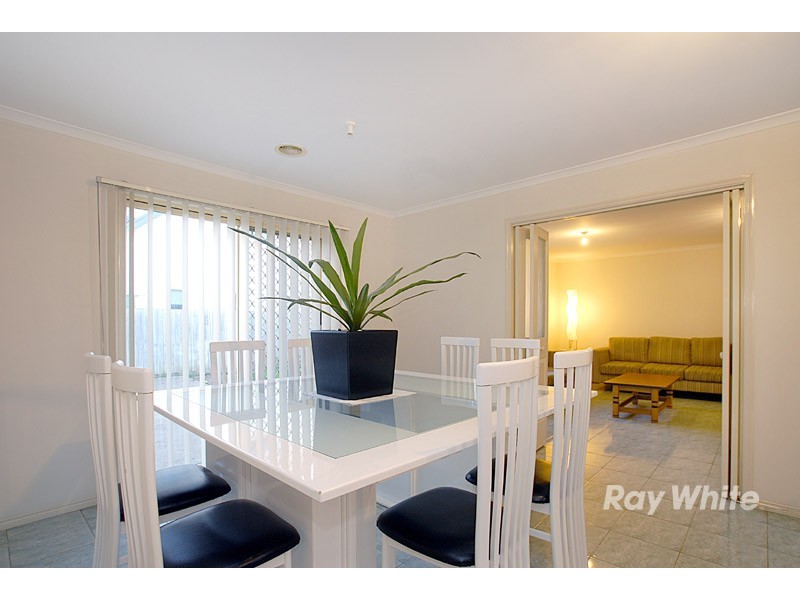 8 Grand Arch Way, Berwick VIC 3806