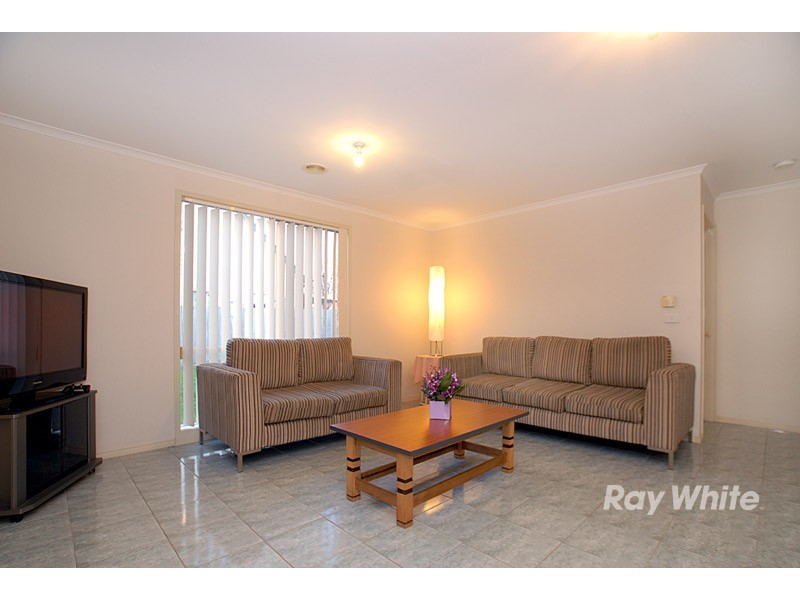 8 Grand Arch Way, Berwick VIC 3806