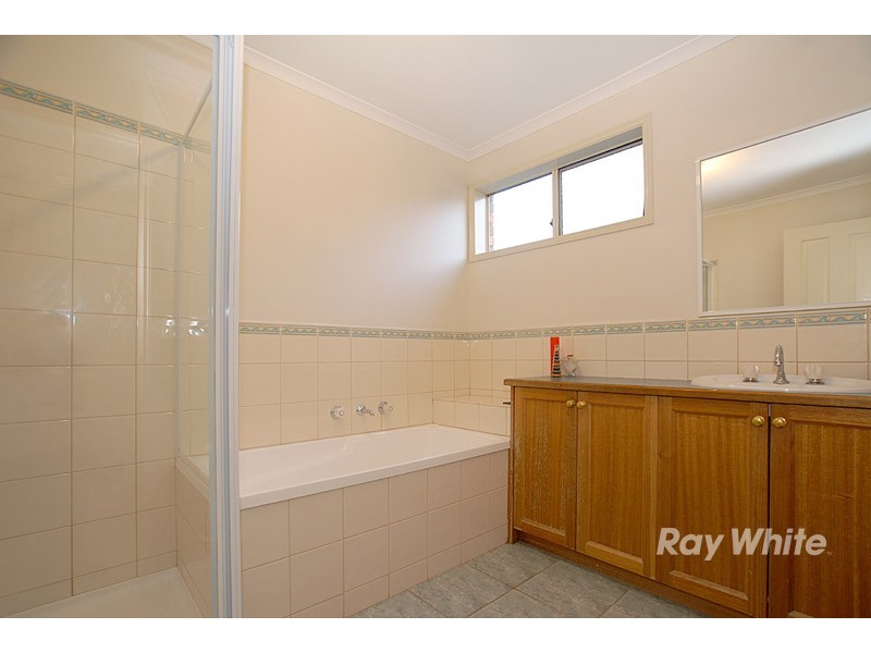 8 Grand Arch Way, Berwick VIC 3806