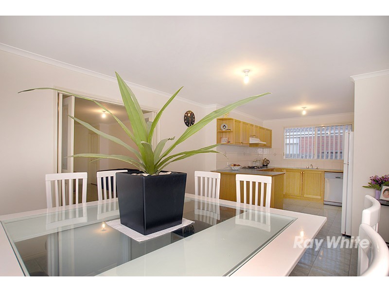 8 Grand Arch Way, Berwick VIC 3806