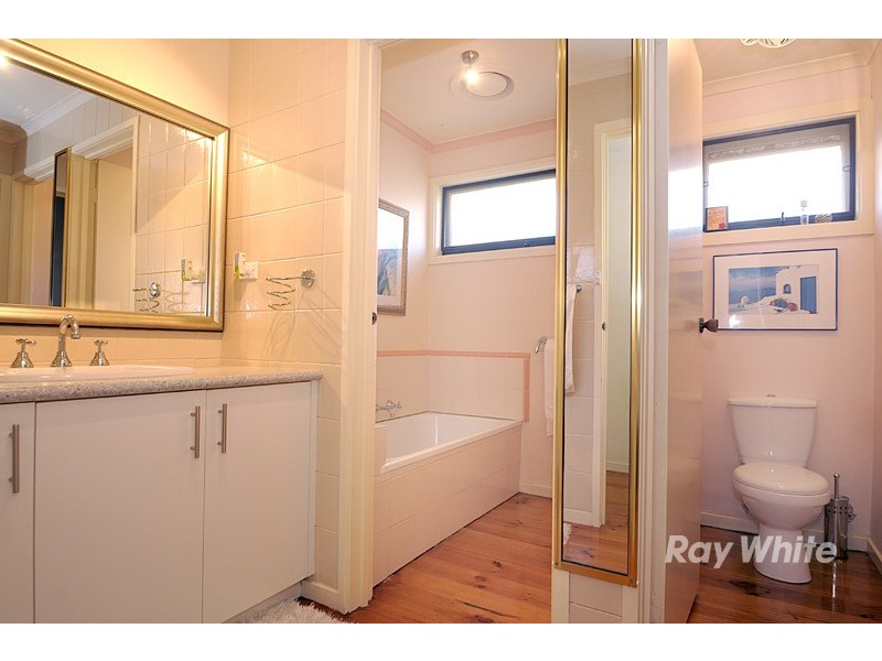 4 Carluke Close, Berwick VIC 3806