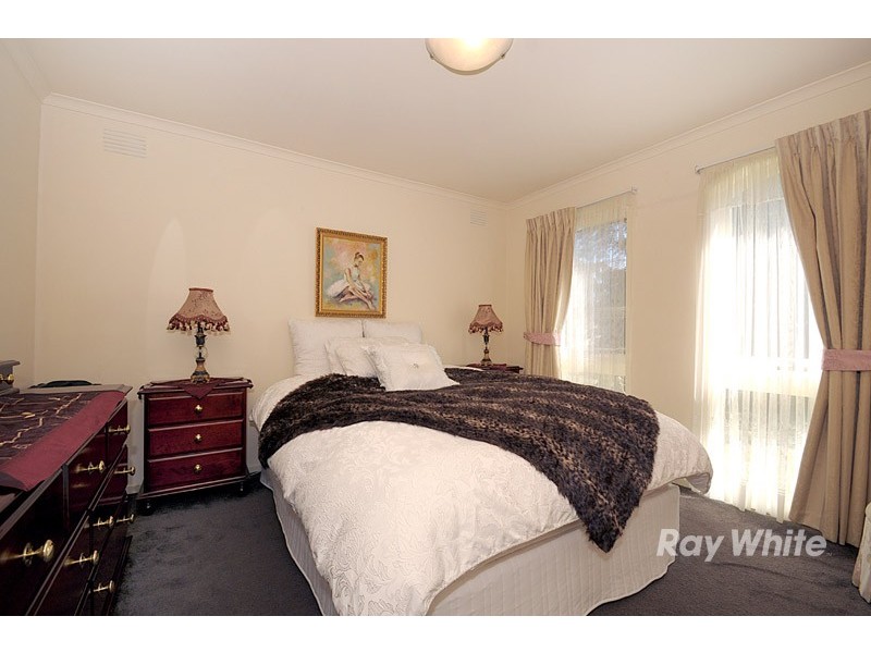 4 Carluke Close, Berwick VIC 3806