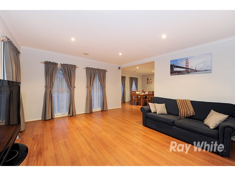 7 Willowbank, Cranbourne East VIC 3977