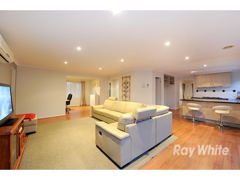 7 Willowbank, Cranbourne East VIC 3977