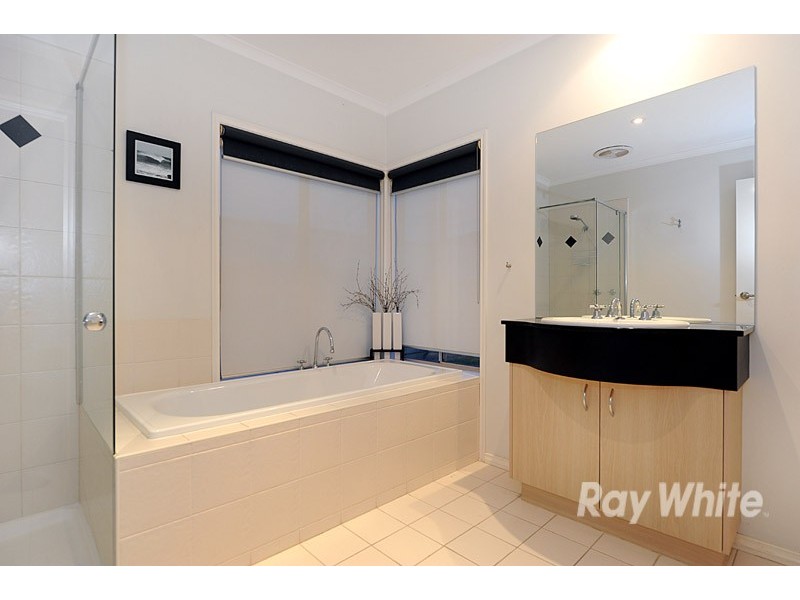 7 Willowbank, Cranbourne East VIC 3977