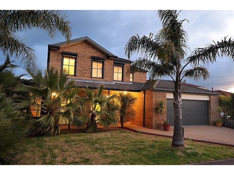 13 Golf Links Road, Berwick VIC 3806