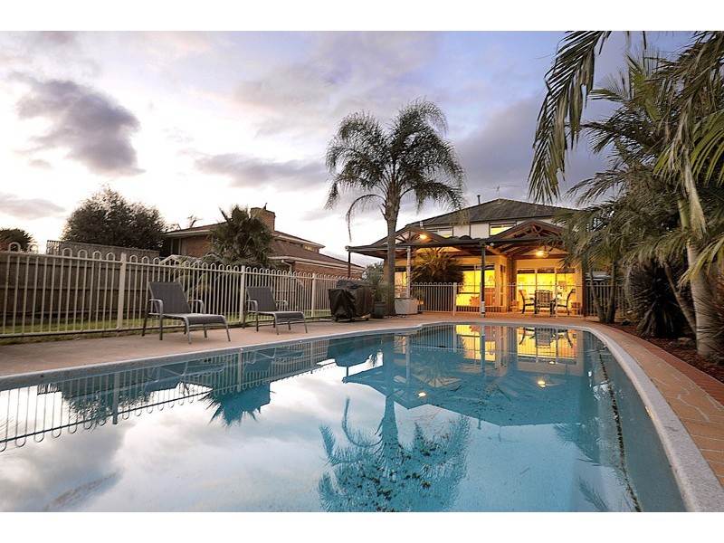 13 Golf Links Road, Berwick VIC 3806