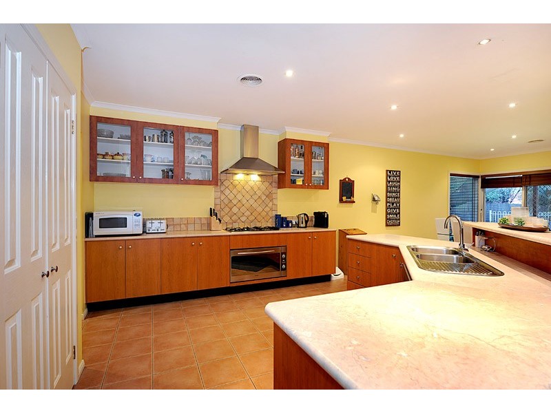 13 Golf Links Road, Berwick VIC 3806