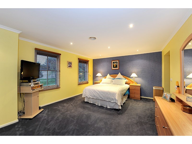 13 Golf Links Road, Berwick VIC 3806