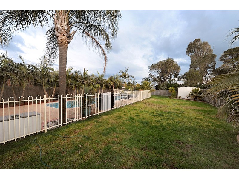 13 Golf Links Road, Berwick VIC 3806