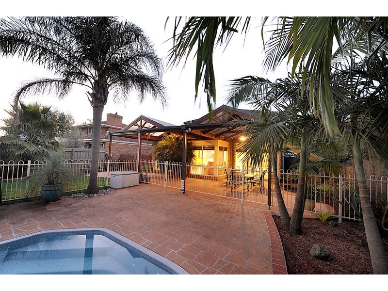 13 Golf Links Road, Berwick VIC 3806