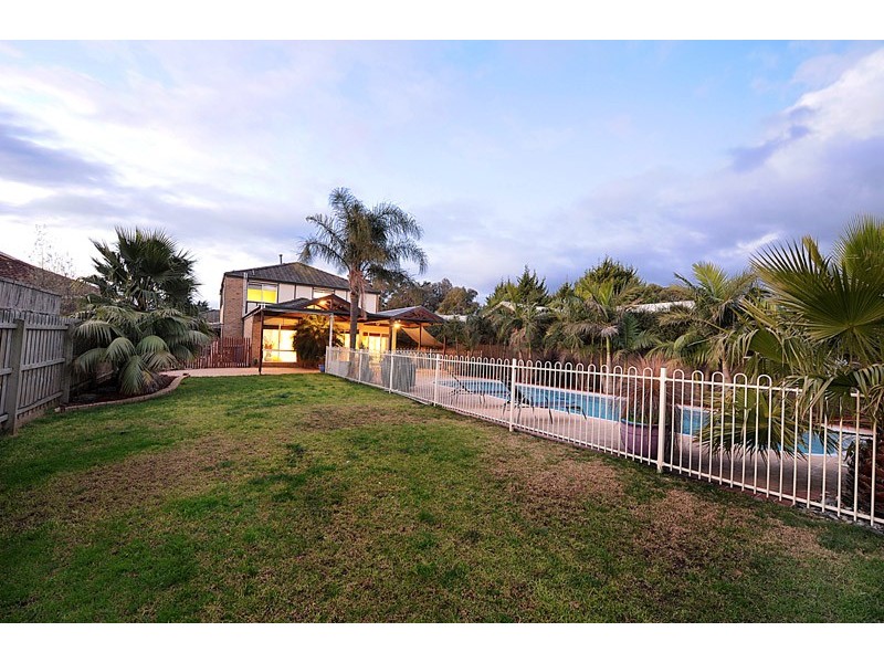 13 Golf Links Road, Berwick VIC 3806