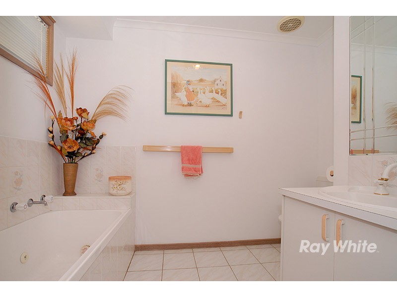 9 London Crescent, Narre Warren VIC 3805