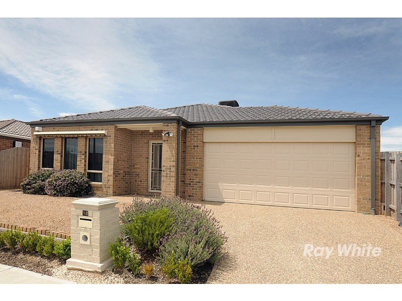 18 Bunbury Avenue, Narre Warren VIC 3805