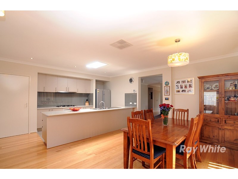 18 Bunbury Avenue, Narre Warren VIC 3805