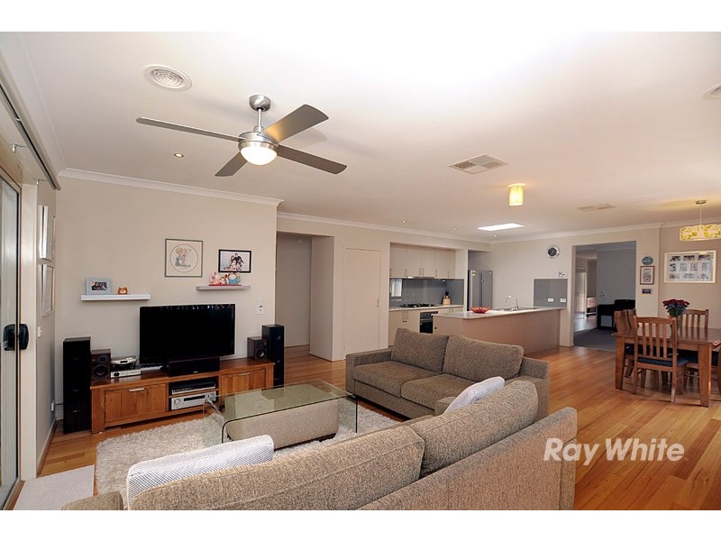 18 Bunbury Avenue, Narre Warren VIC 3805