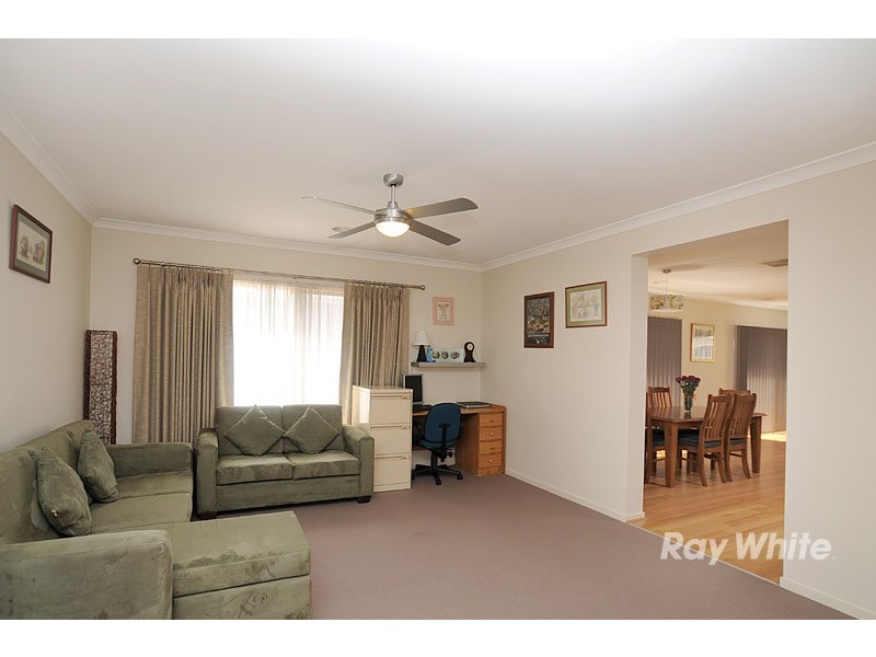 18 Bunbury Avenue, Narre Warren VIC 3805