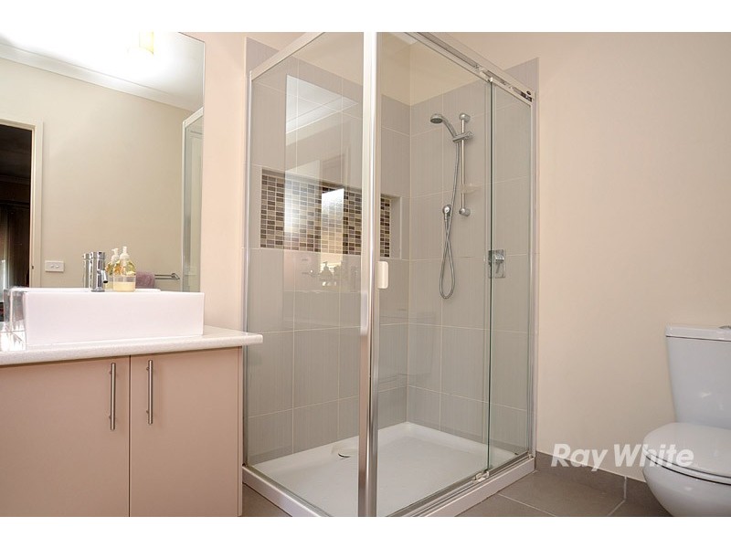 18 Bunbury Avenue, Narre Warren VIC 3805