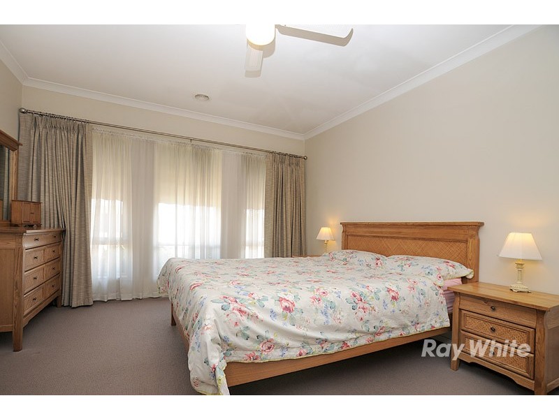 18 Bunbury Avenue, Narre Warren VIC 3805