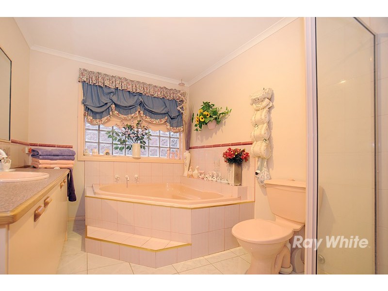 2 Spencer Court, Berwick VIC 3806