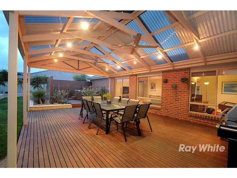 2 Latrobe Avenue, Pakenham VIC 3810