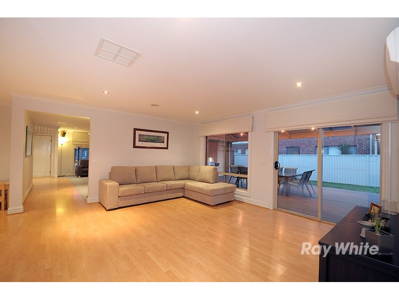 2 Latrobe Avenue, Pakenham VIC 3810