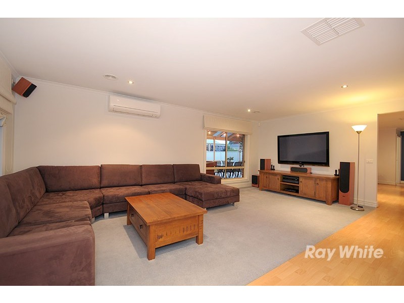 2 Latrobe Avenue, Pakenham VIC 3810