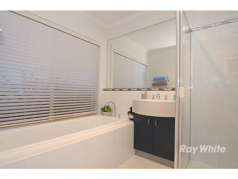 2 Latrobe Avenue, Pakenham VIC 3810