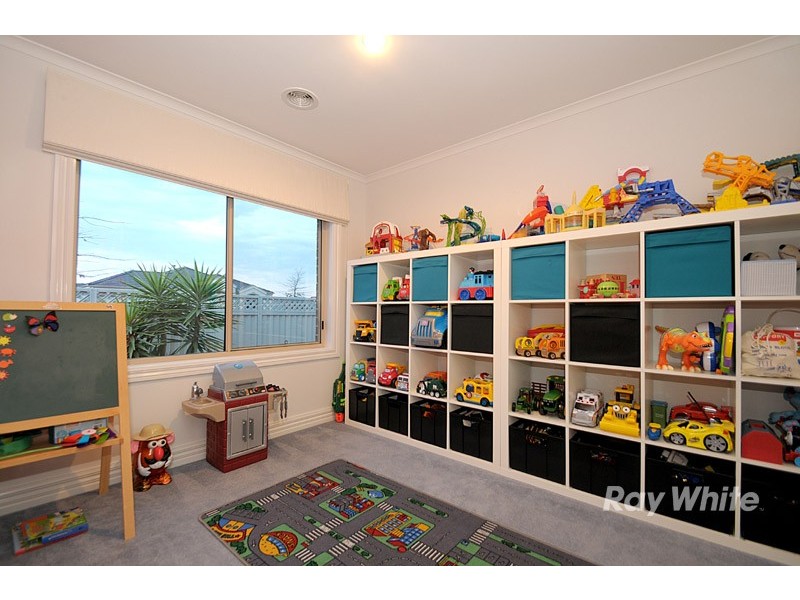 2 Latrobe Avenue, Pakenham VIC 3810