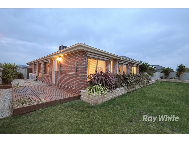 2 Latrobe Avenue, Pakenham VIC 3810