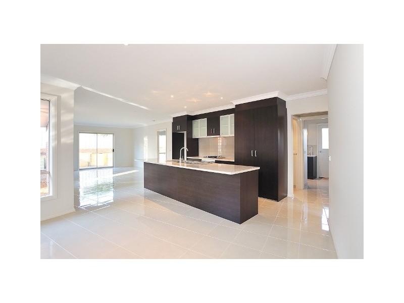 2/4 Palm Square, Drouin VIC 3818