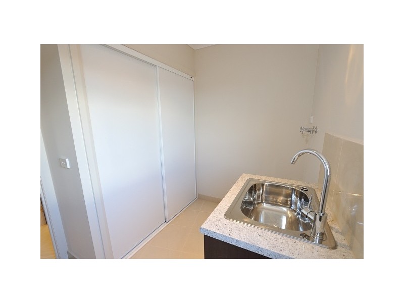 2/4 Palm Square, Drouin VIC 3818