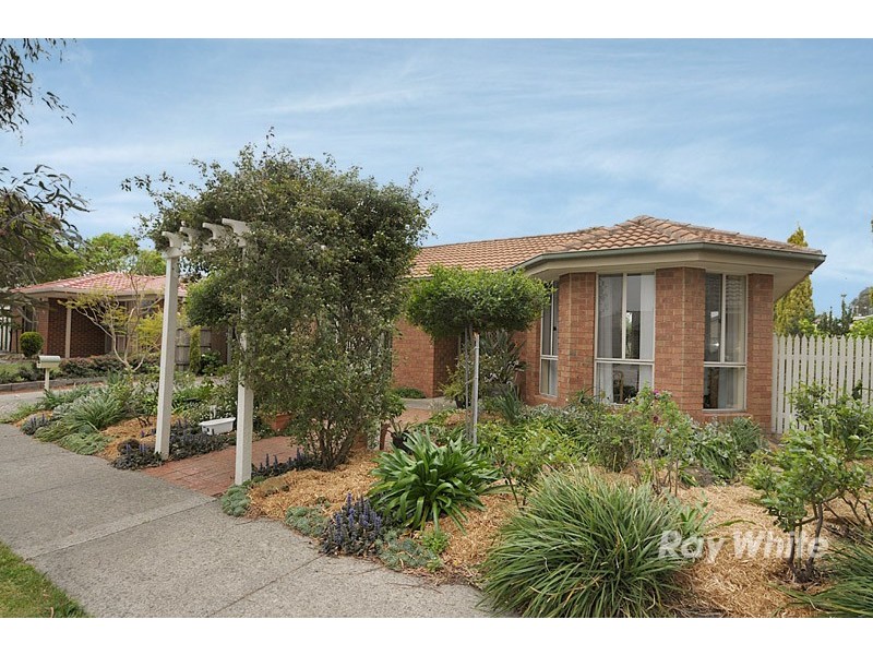 82 Kendall Drive, Narre Warren VIC 3805