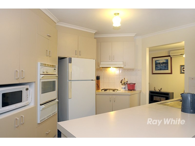 82 Kendall Drive, Narre Warren VIC 3805