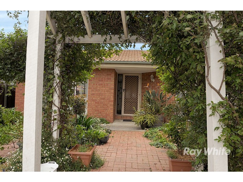 82 Kendall Drive, Narre Warren VIC 3805