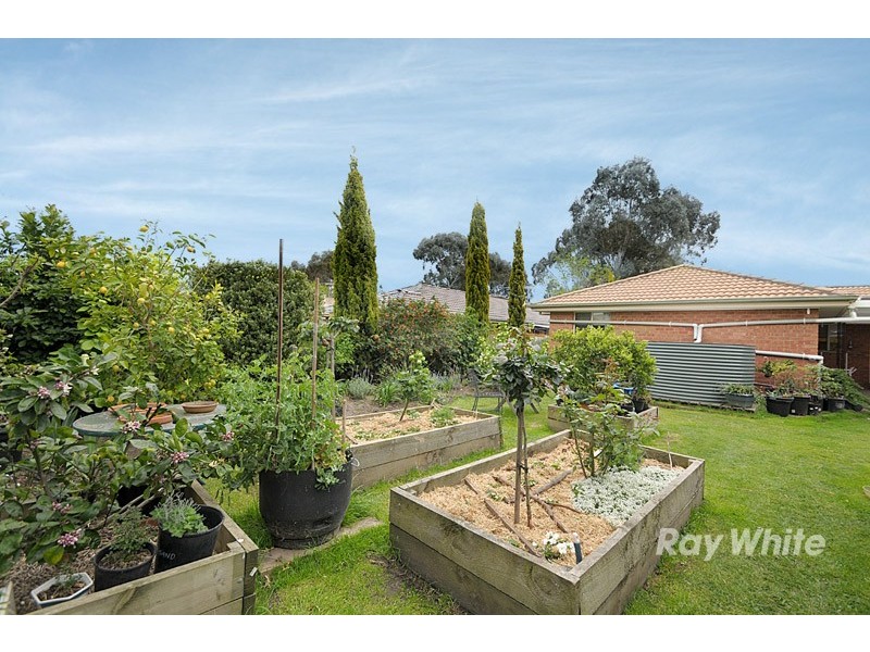 82 Kendall Drive, Narre Warren VIC 3805