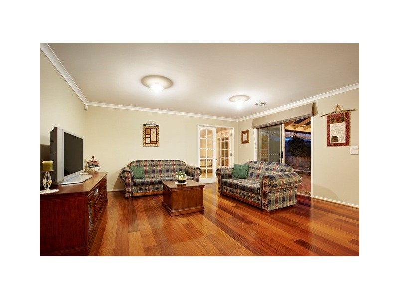 18 Daventry Court, Berwick VIC 3806