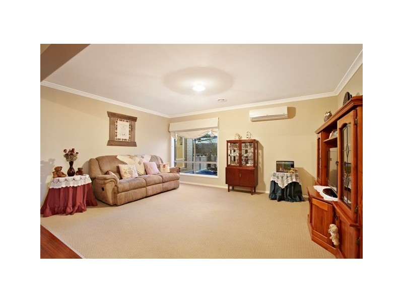 18 Daventry Court, Berwick VIC 3806
