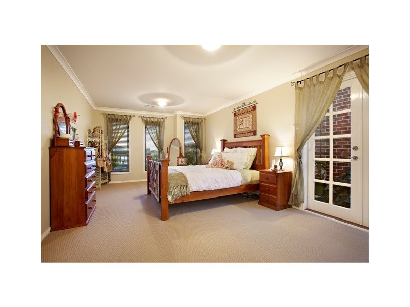 18 Daventry Court, Berwick VIC 3806