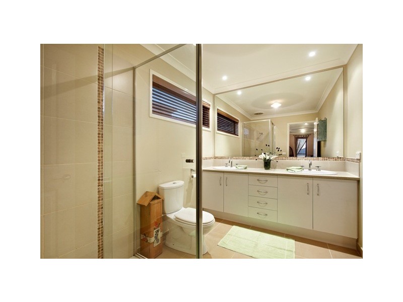 18 Daventry Court, Berwick VIC 3806