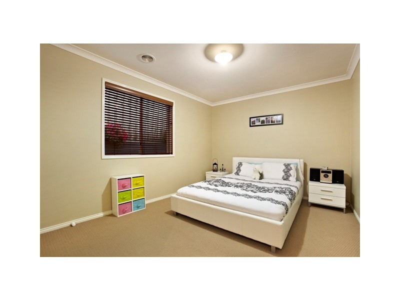 18 Daventry Court, Berwick VIC 3806
