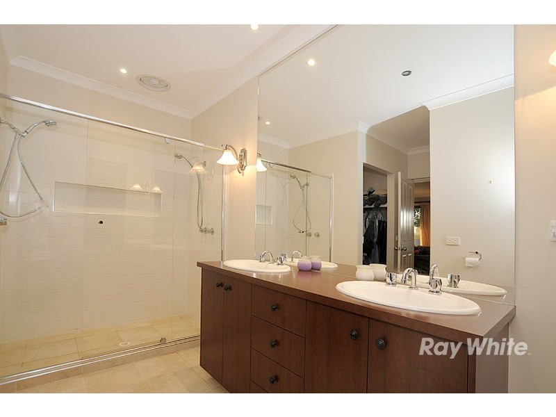 4 Chase Boulevard, Berwick VIC 3806