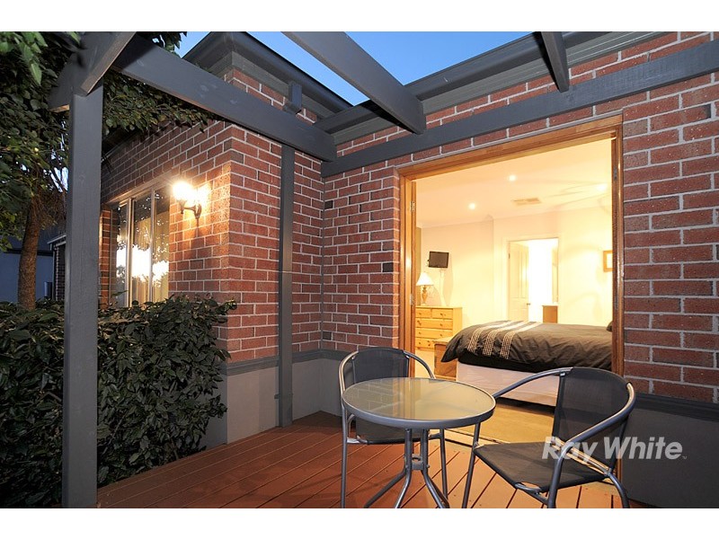 4 Chase Boulevard, Berwick VIC 3806