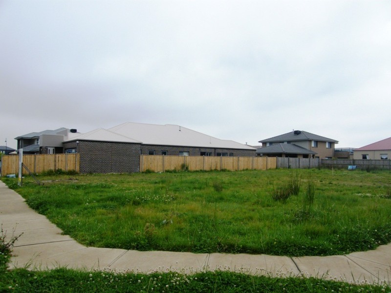 1 Black Caesar Drive, Cranbourne East VIC 3977