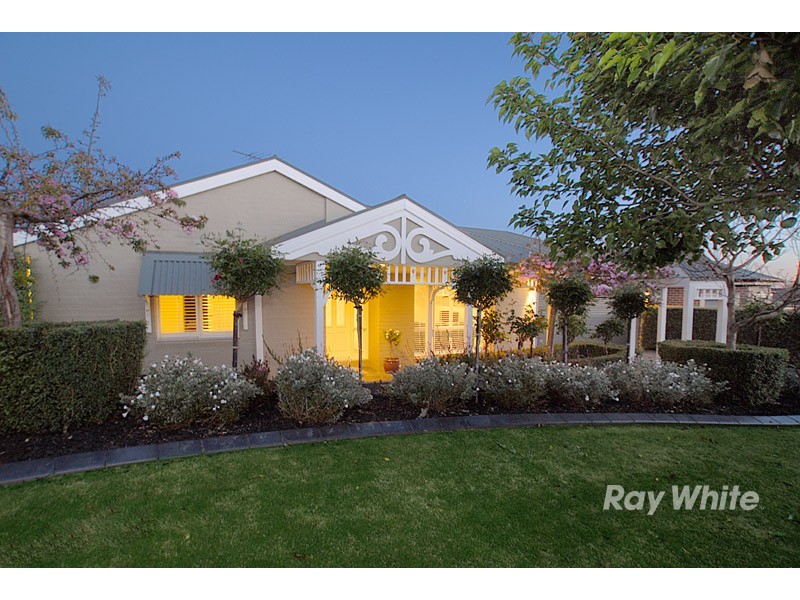 14 Grantham Crescent, Berwick VIC 3806
